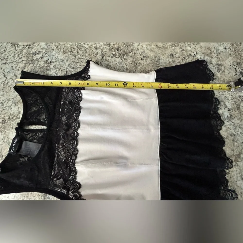 Bebe Black and White Lace Peplum Ruffle Top Side Zip Sexy Size M - Picture 11 of 12